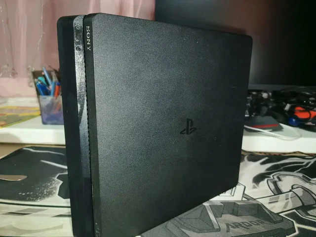 Продам PS4 с терабайтом памяти и играми - Смартфоны и телефоны в Саратов