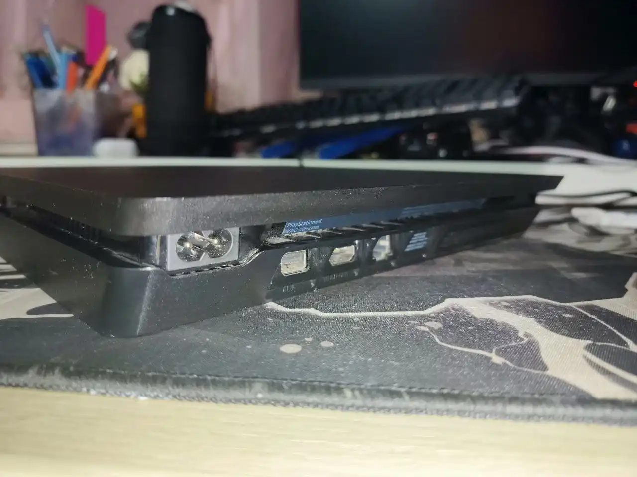 Продам PS4 с терабайтом памяти и играми - Игровые приставки (Электроника) в Саратов