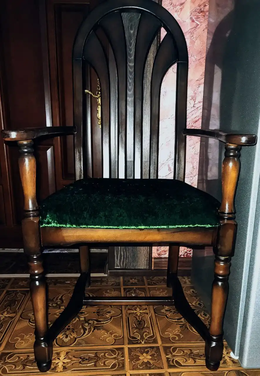 Продам стул-кресло из массива дерева - Мебель (Для дома и дачи) в Энгельс