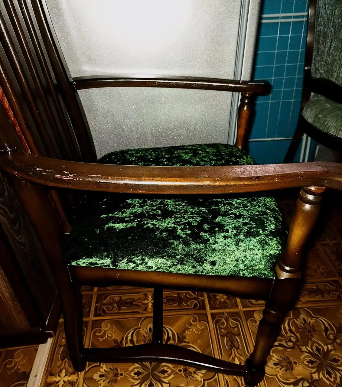 Продам стул-кресло из массива дерева - Мебель (Для дома и дачи) в Энгельс