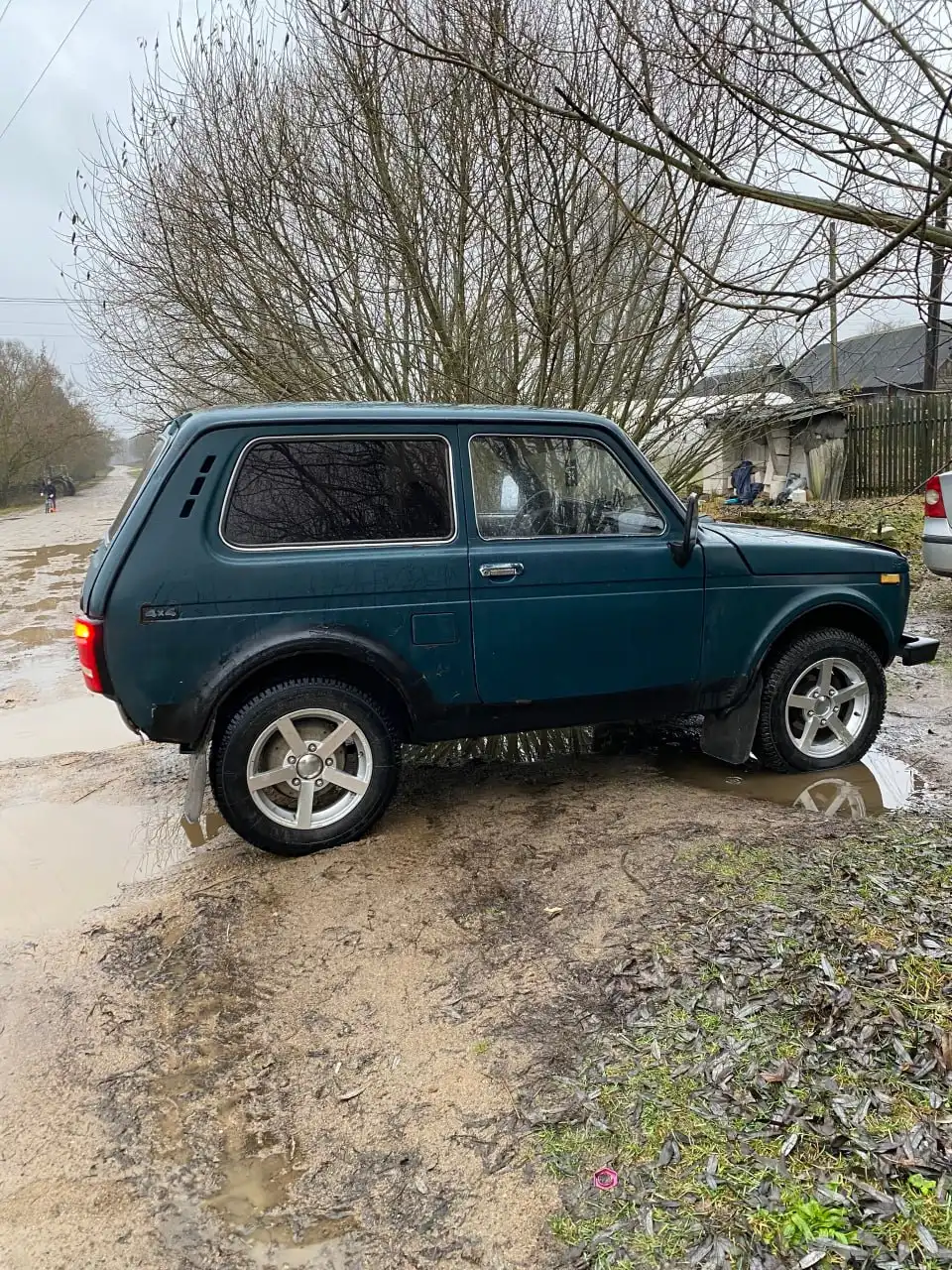 Продам ниву карбюратор 2000 г