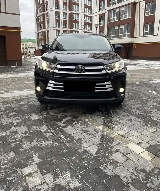 Продажа мощного бензинового автомобиля Toyota с полным приводом - Авто в Москва