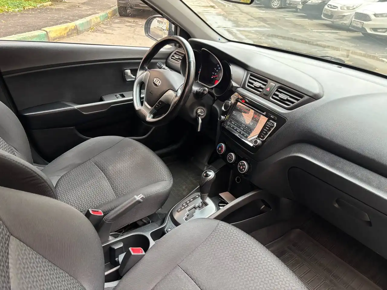 Продажа Kia Rio 2015 года с АКПП