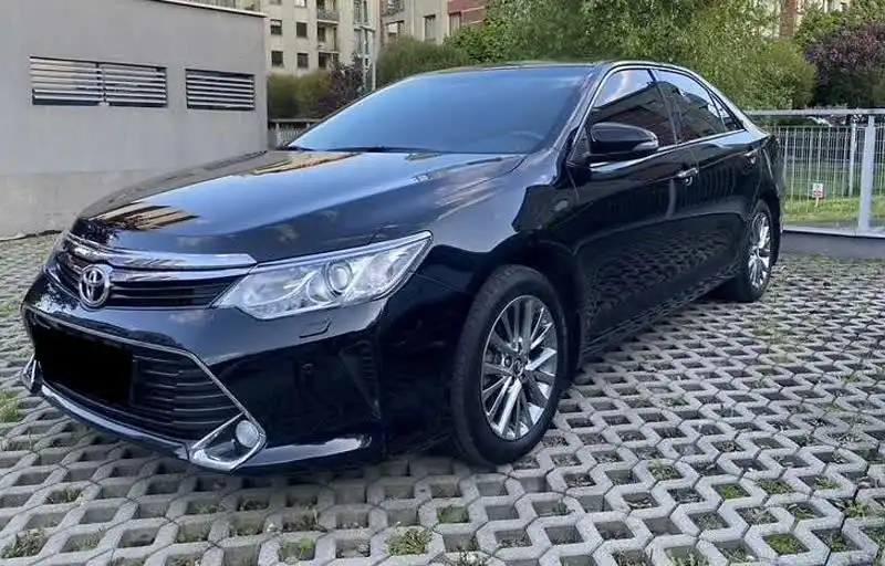 Toyota Camry 2017 седан 2.5 автомат