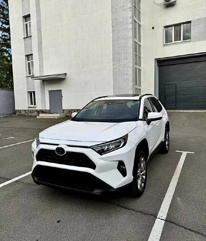 Продажа Toyota RAV4 2020 года