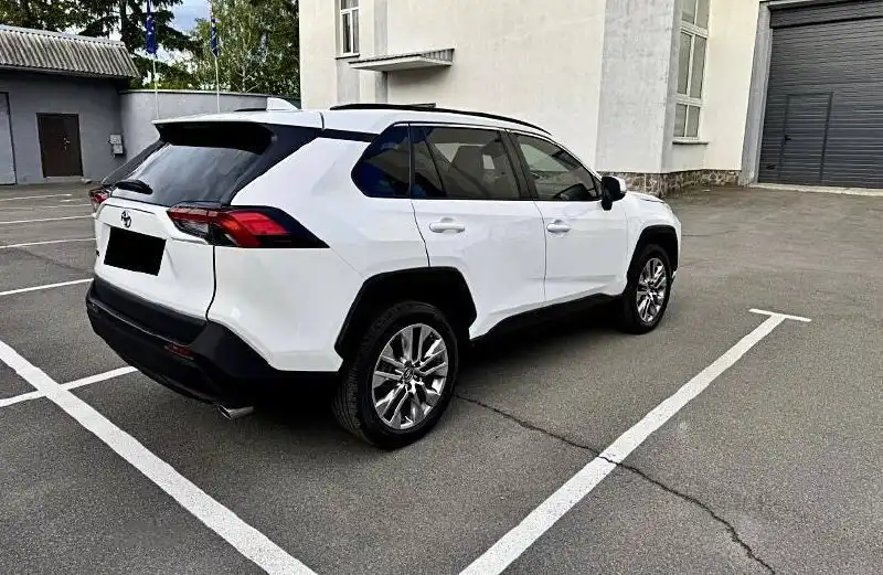 Продажа Toyota RAV4 2020 года
