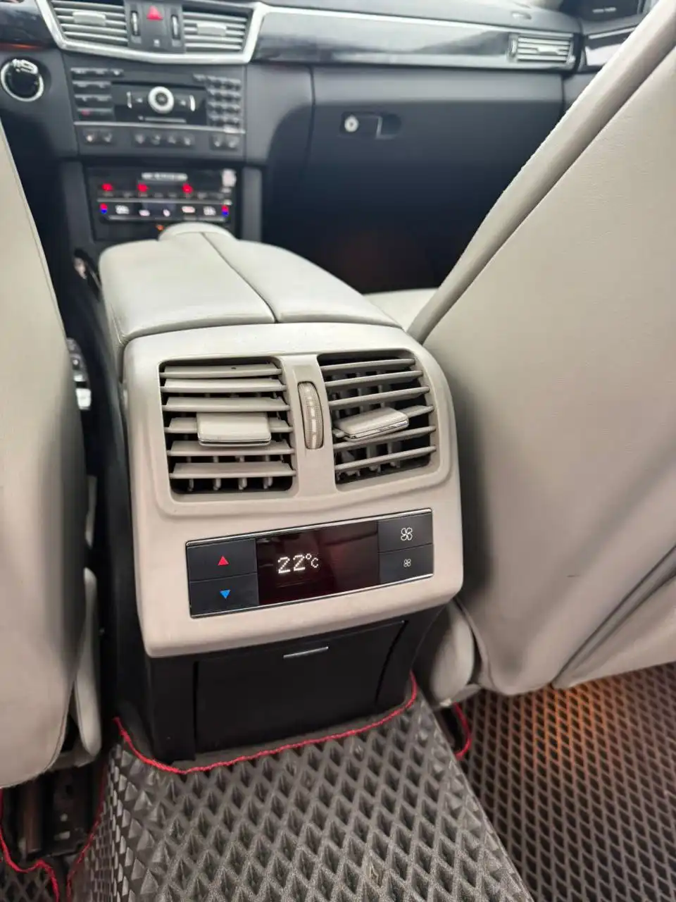 Mercedes E-Klasse 2009 3.0 дизель 4matic в максимальной комплектации