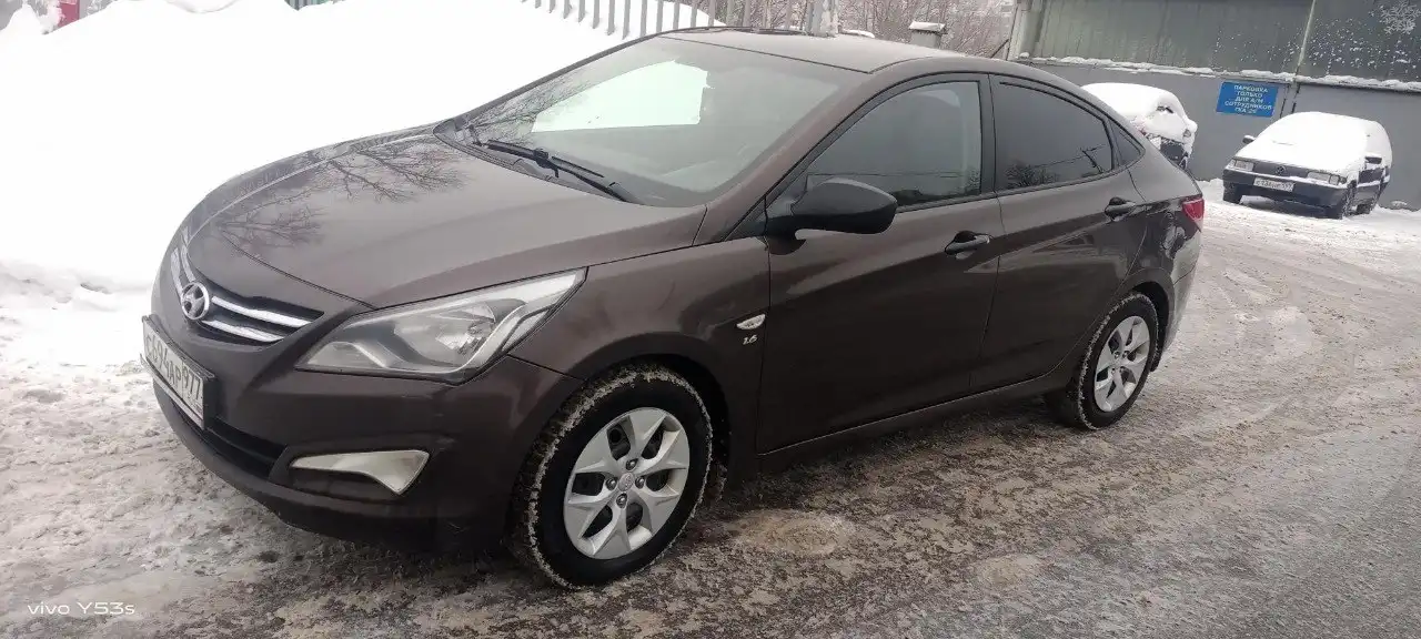 Hyundai Solaris 1.6 МТ с подогревами и хорошей комплектацией