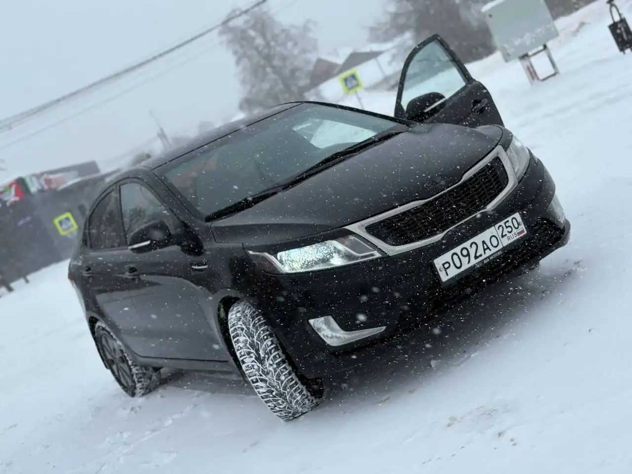 Продам Kia Rio 1.6 AT 2013 года