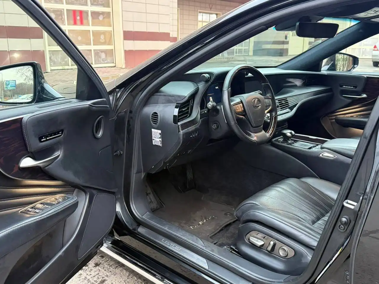 Lexus LS 2018 в отличном состоянии - Легковые автомобили (Авто) в Москва
