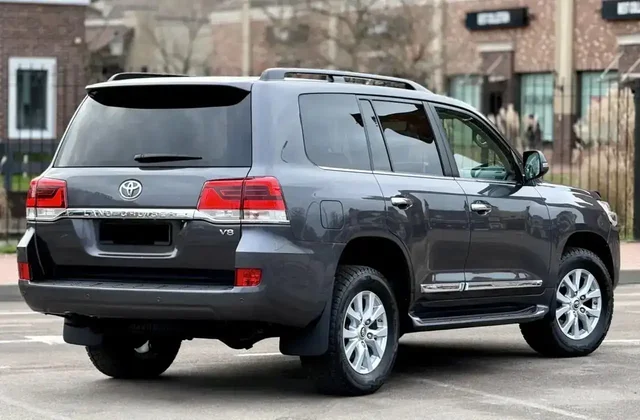 Toyota Land Cruiser 200 2020 (2-й рестайлинг) 4.6 AT Elegance - частное объявление в Москва