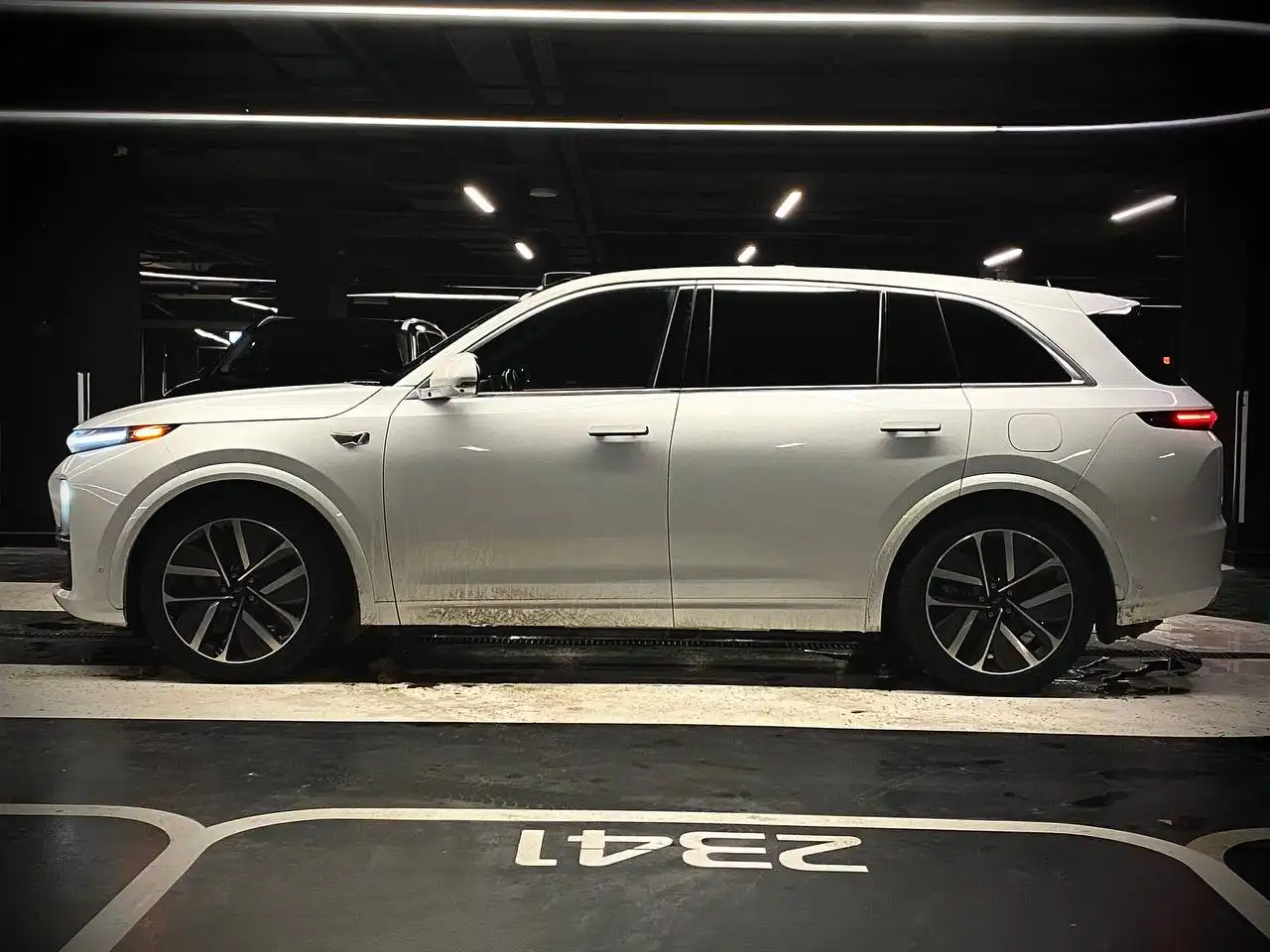 Продажа LiXiang L7 2023 года - Электромобили (Авто) в Москва