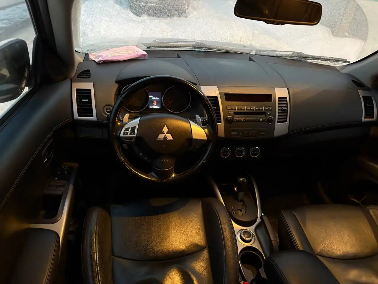 Mitsubishi Outlander 2.4 (вариатор) 4WD 2011 года - Внедорожники/кроссоверы (Авто) в Москва