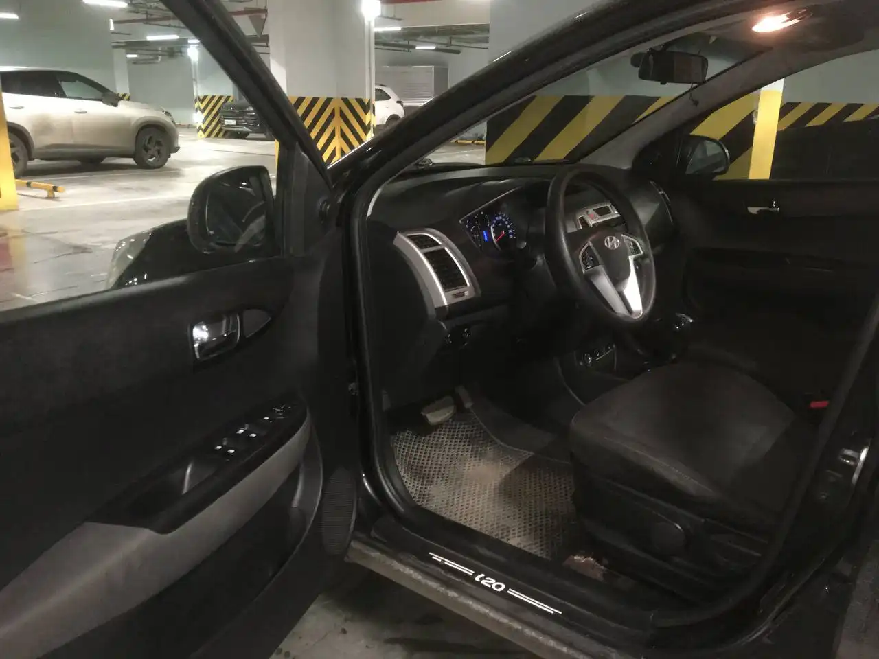 Hyundai i20 1.4 АКПП 2010 года - Легковые автомобили (Авто) в Москва