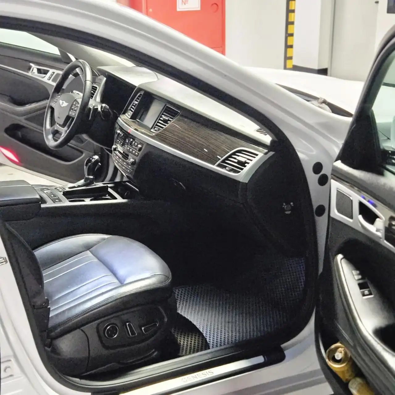 Продажа Hyundai Genesis 2014 года в Москве - Легковые автомобили (Авто) в Москва