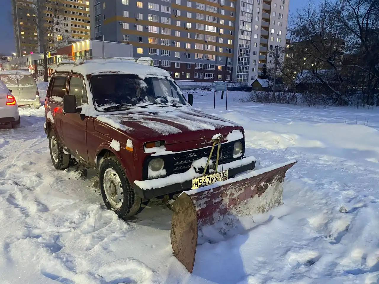 Продам трактор с отвалом в рабочем состоянии - Спецтехника (Авто) в Москва
