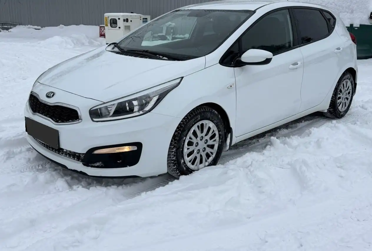 Kia Ceed 2016 1.6 MT хэтчбек - Легковые автомобили (Авто) в Москва