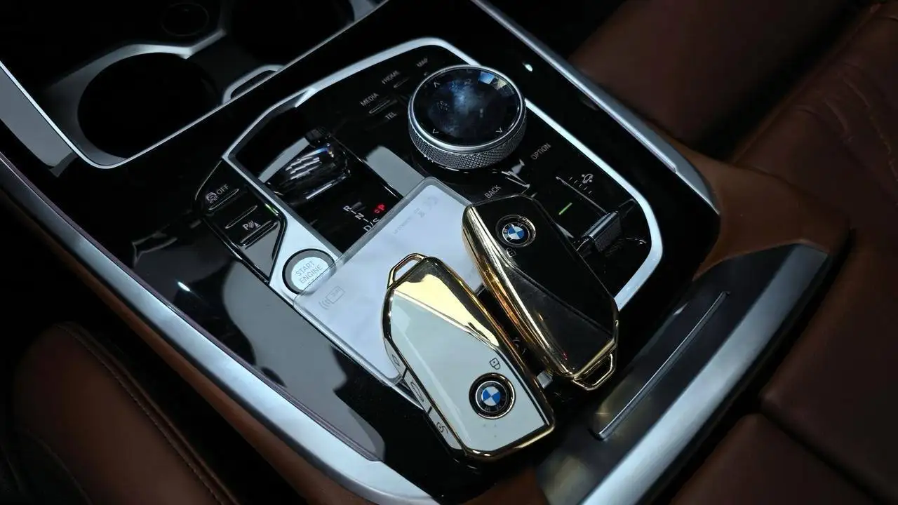 BMW X7 40i 2023 года с пробегом 53,000 км - Внедорожники (Авто) в Омск