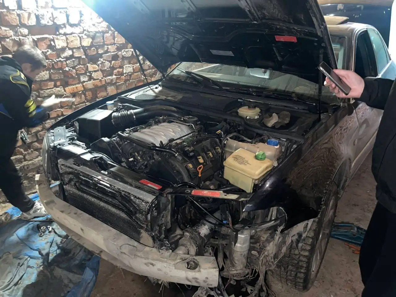 Продажа Audi A8 2000 года, 4.2 бензин, автомат, юр чистый - Авто в Ростов