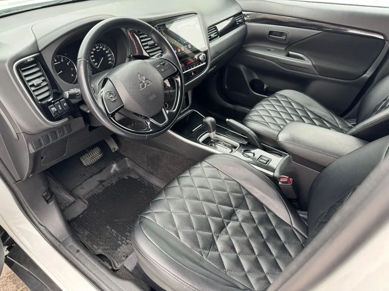 Mitsubishi Outlander 2021 автомат 2.0 бензин - Авто в Москва