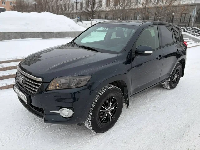 Toyota RAV4 2011 года в отличном состоянии - Внедорожники и кроссоверы в Екатеринбург