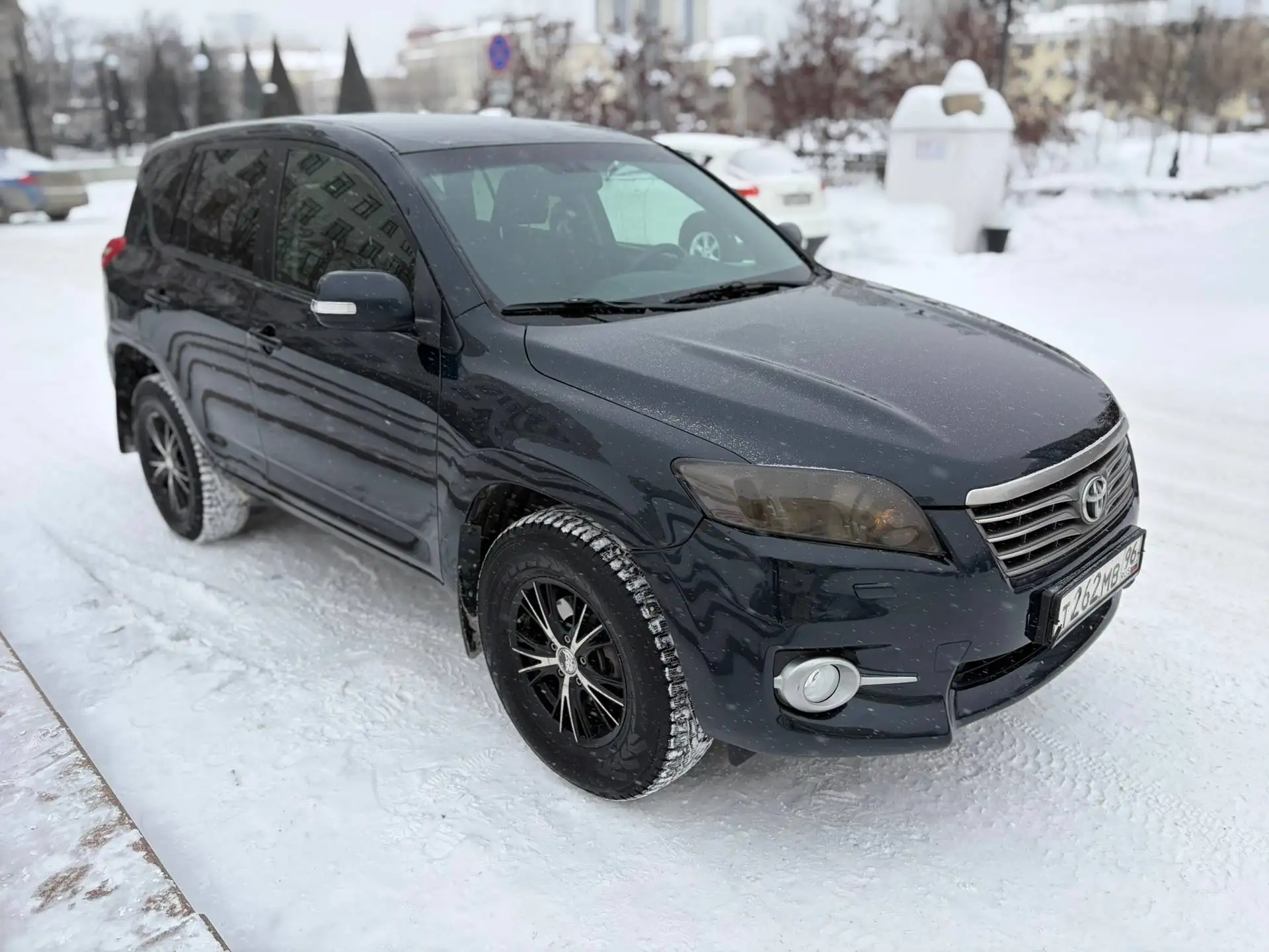 Toyota RAV4 2011 года в отличном состоянии - Внедорожники и кроссоверы (Авто) в Екатеринбург