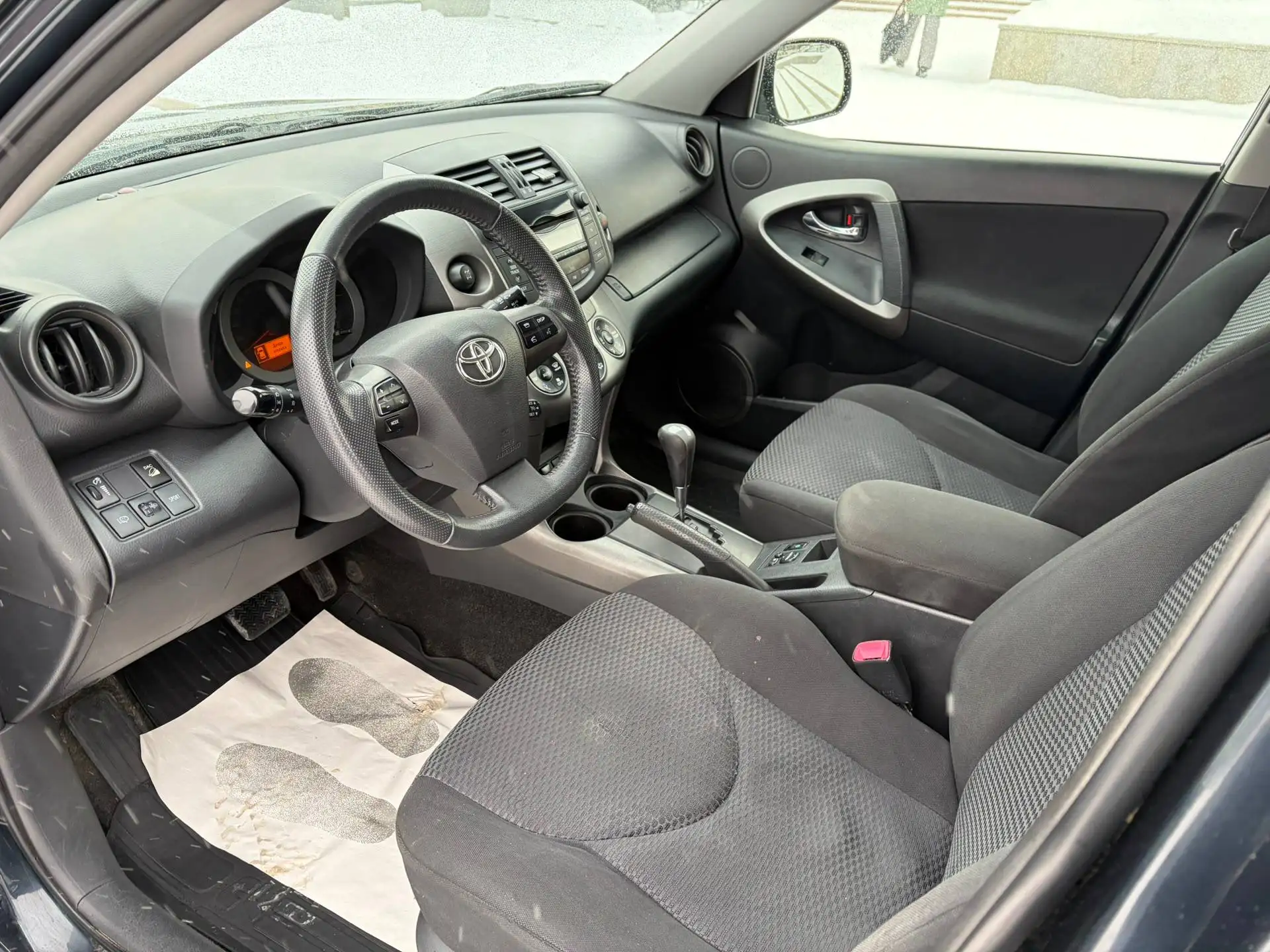 Toyota RAV4 2011 года в отличном состоянии - Внедорожники и кроссоверы (Авто) в Екатеринбург