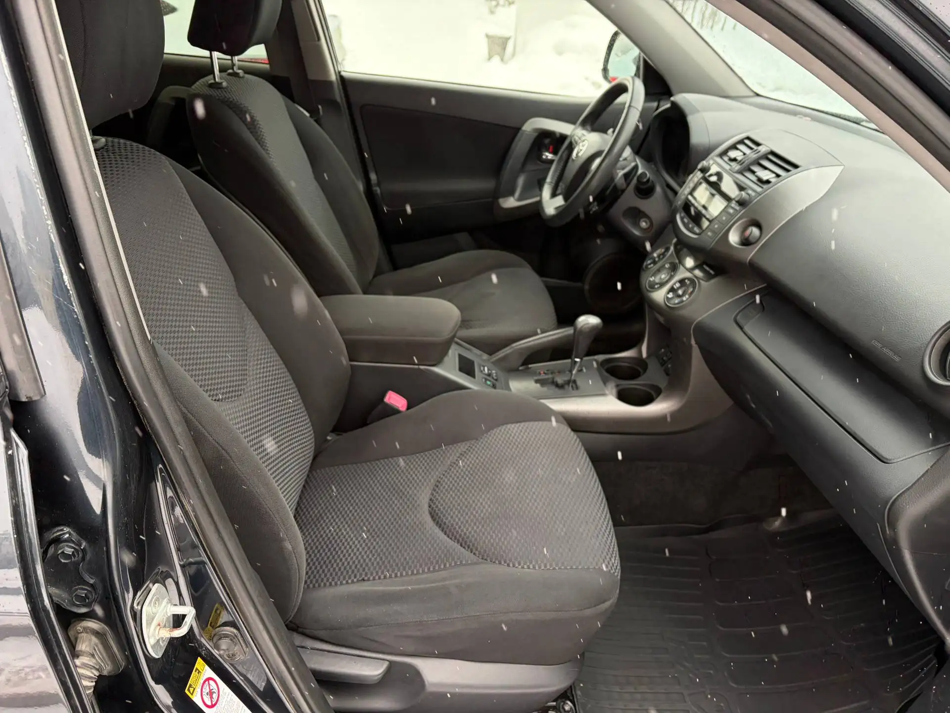 Toyota RAV4 2011 года в отличном состоянии - Внедорожники и кроссоверы (Авто) в Екатеринбург