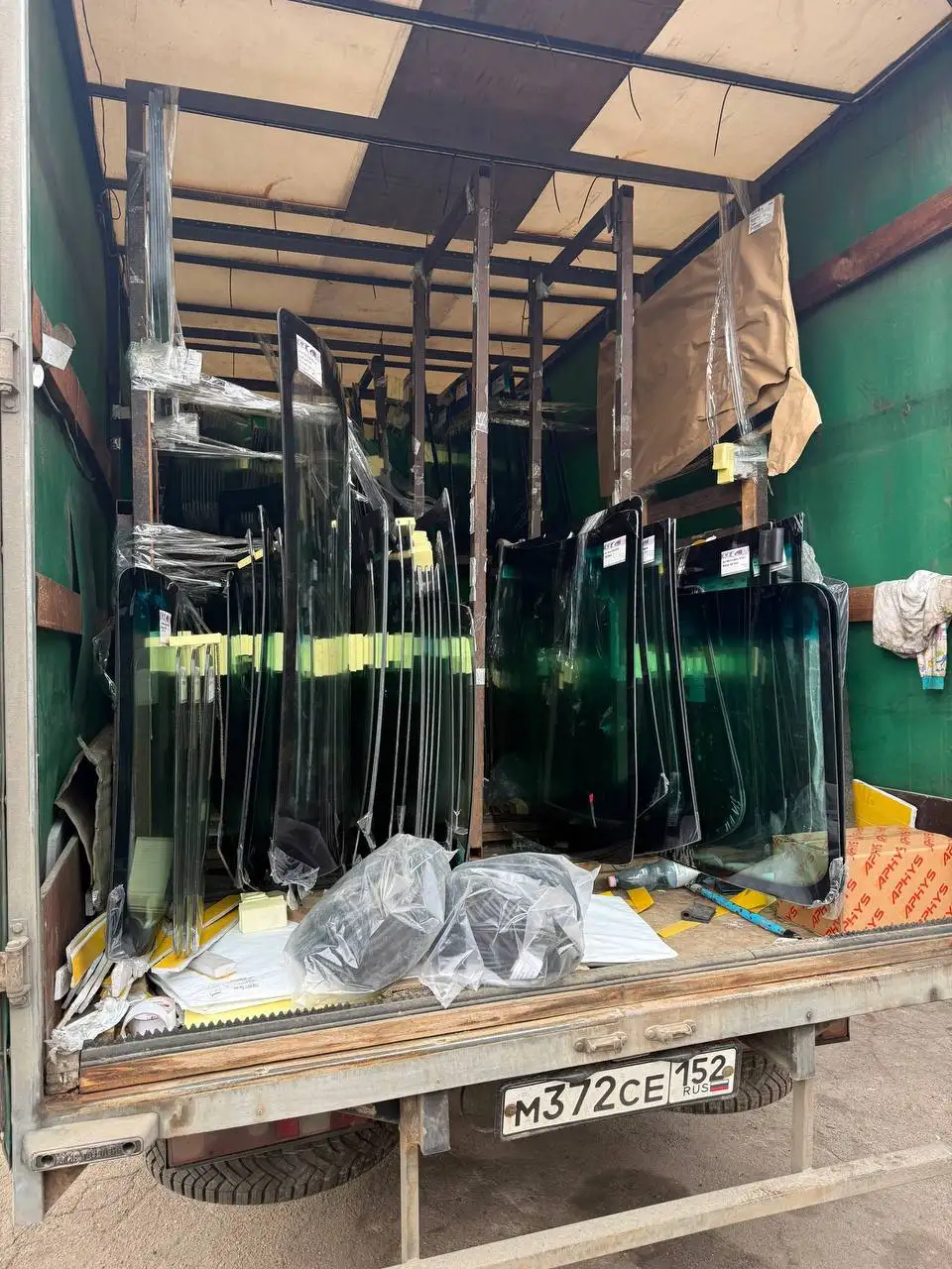 Продажа автостекол и запчастей в Енакиево - Автостекла (Запчасти) в Енакиево