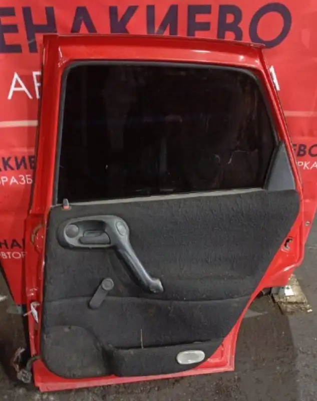 Продажа автомобильных дверей на разборке в Енакиево - Кузовные детали (Запчасти) в Енакиево