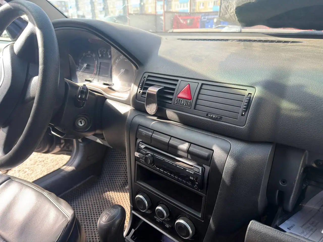 Продажа автомобиля Toyota Corolla 2010 года с кондиционером и зимними колесами - Легковые автомобили (Авто) в Москва