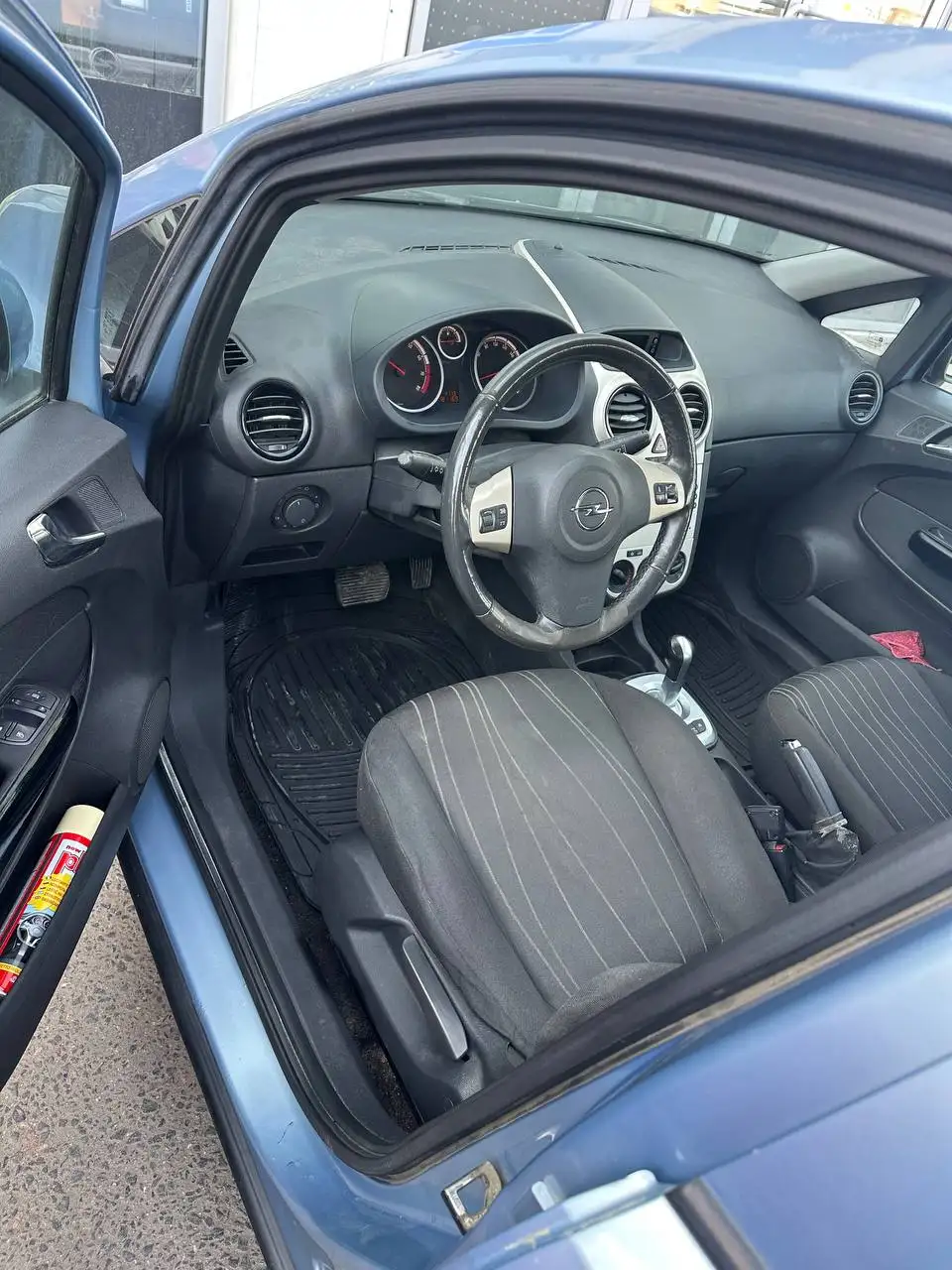 Opel Corsa 2008 робот - Авто в Москва