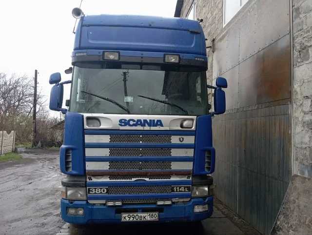 Продам сцепку Skania 114L 380 и Krone шторный - Грузовики и спецтехника в Торез