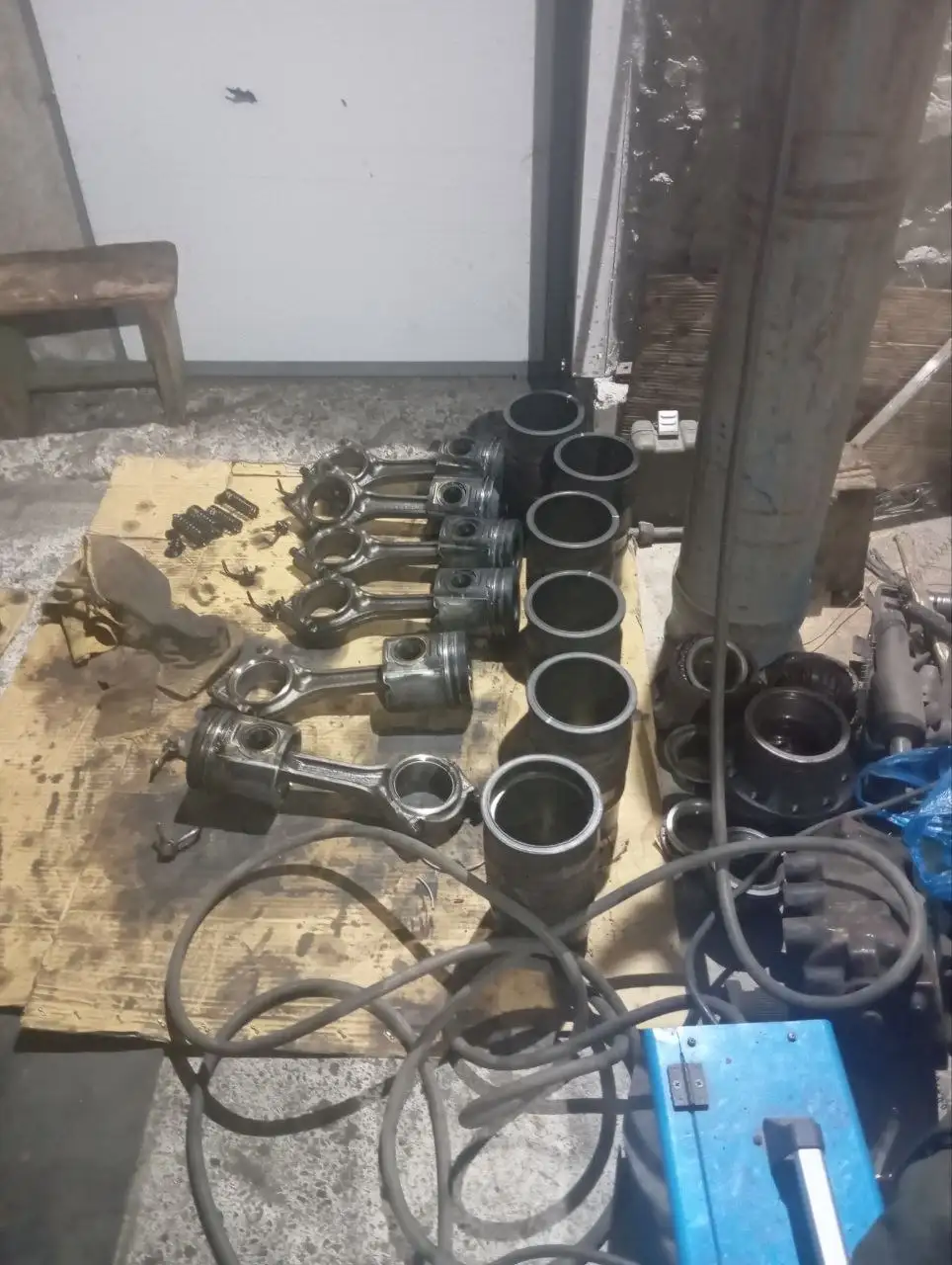 Продам сцепку Skania 114L 380 и Krone шторный - Грузовики и спецтехника (Авто) в Торез