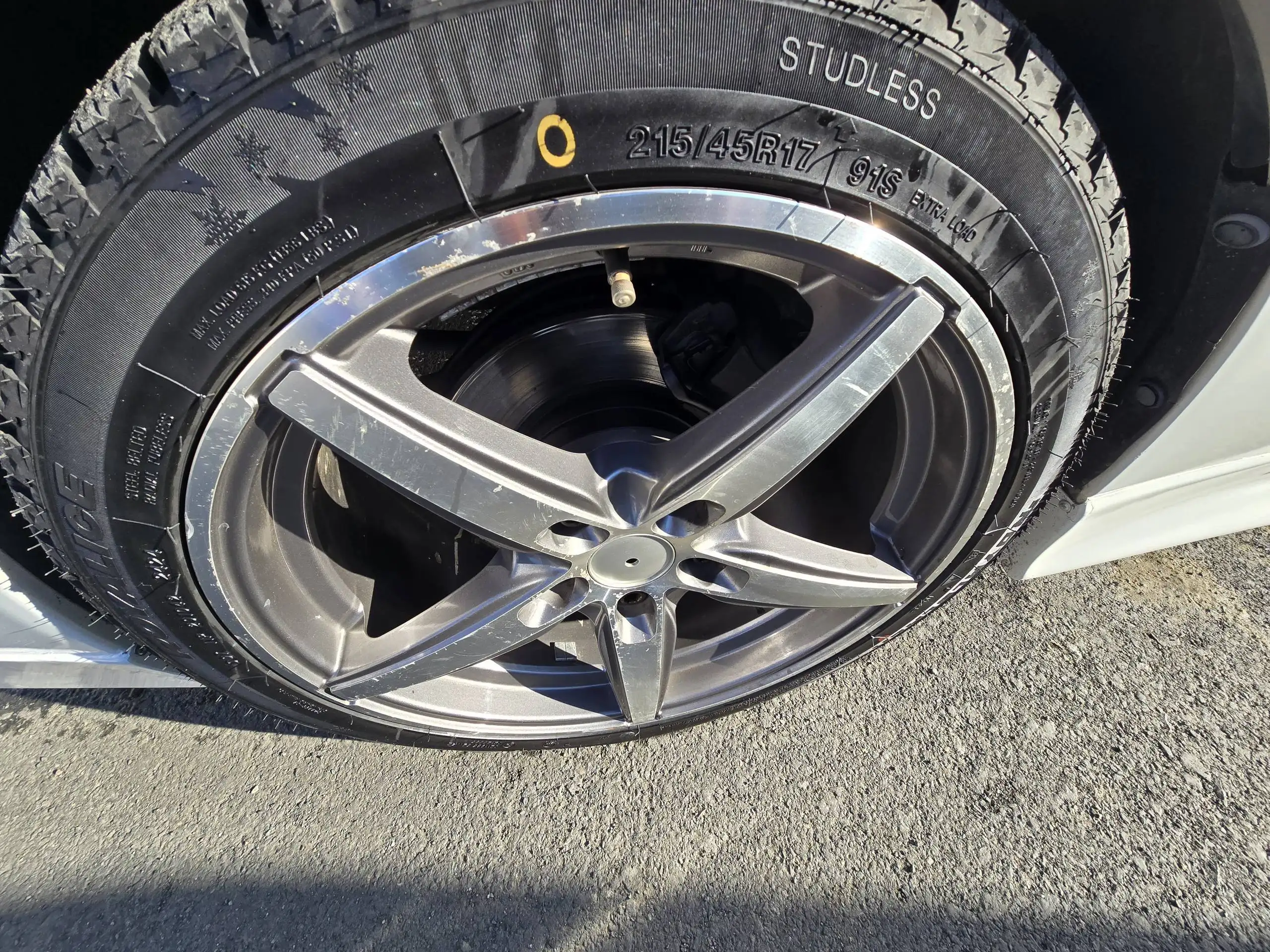 Продажа резины 215/45 R17, диски и проставки - Шины (Авто) в Москва