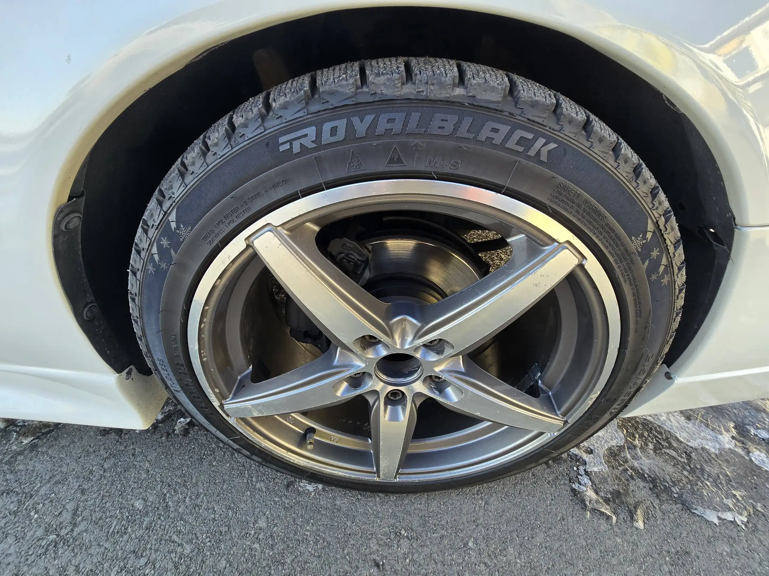 Продажа резины 215/45 R17, диски и проставки - Шины (Авто) в Москва