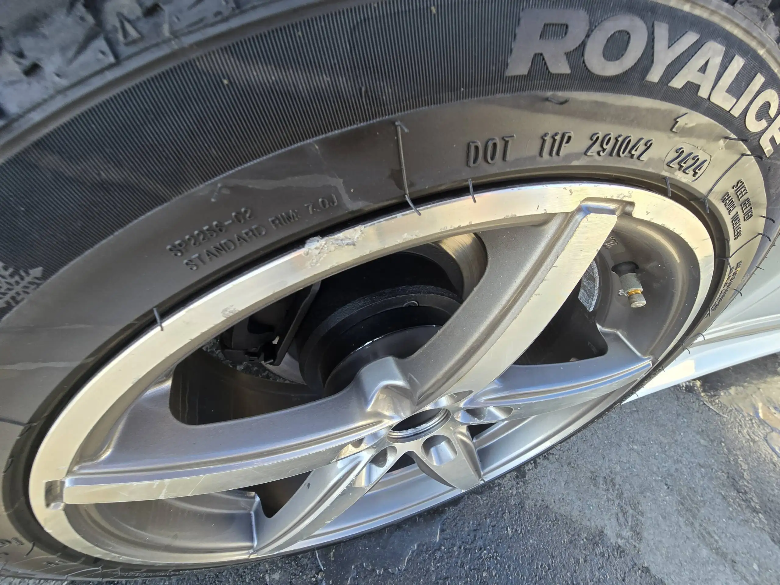 Продажа резины 215/45 R17, диски и проставки - Шины (Авто) в Москва
