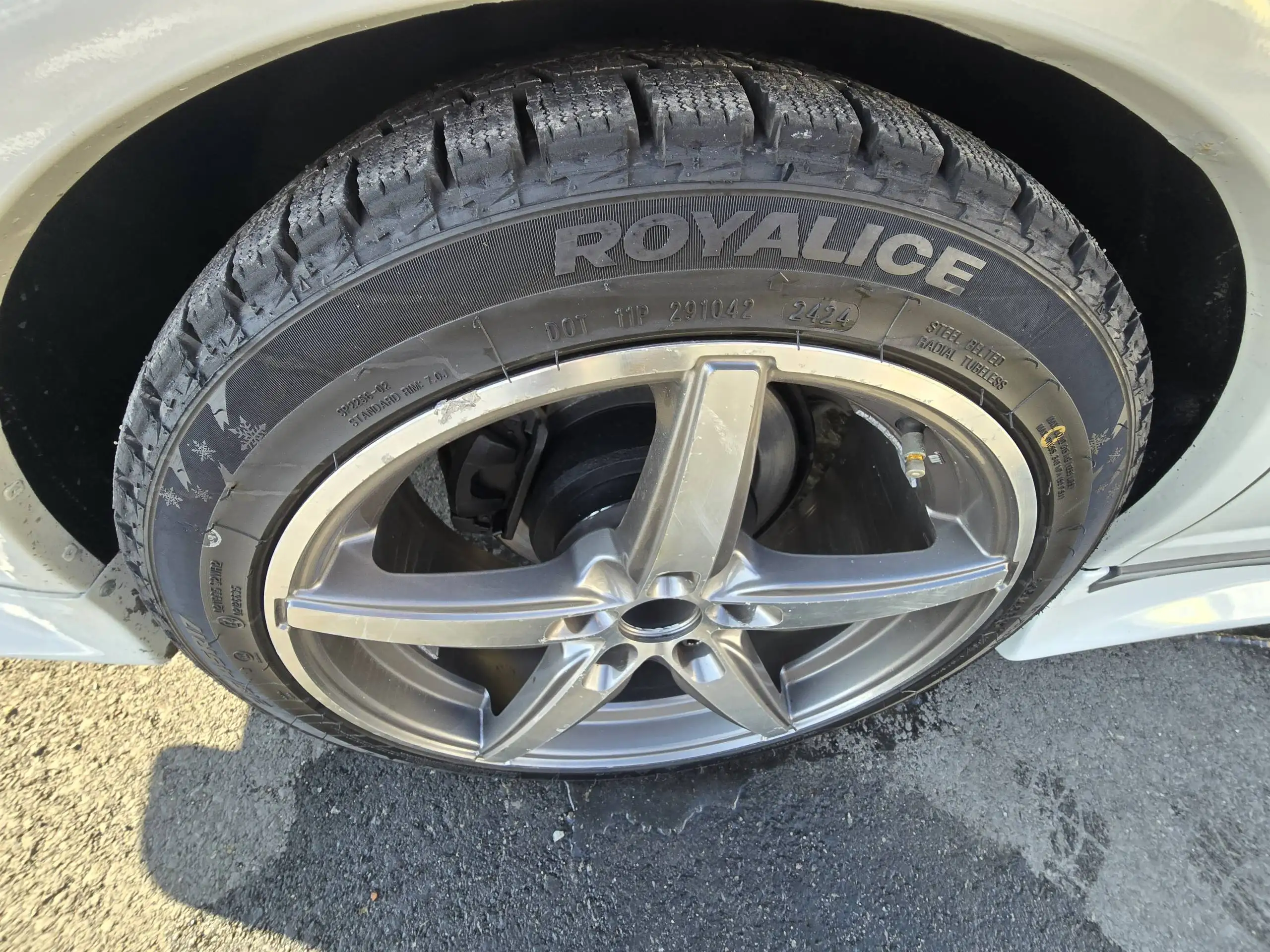 Продажа резины 215/45 R17, диски и проставки - Шины (Авто) в Москва