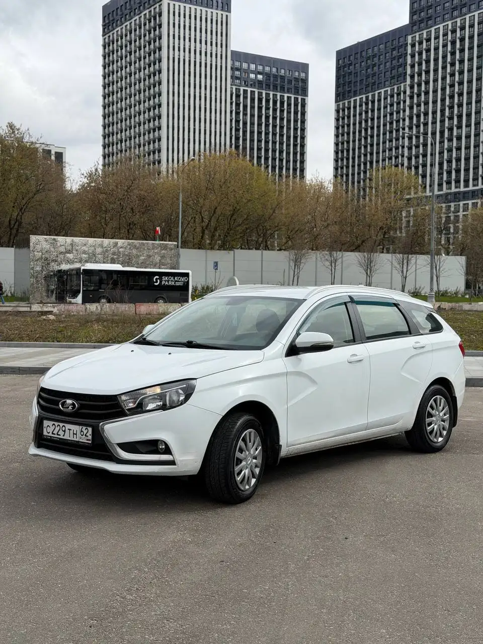 Subaru Forester 2005 и Lada Vesta SW Cross 2019 в продаже - Авто в Москва