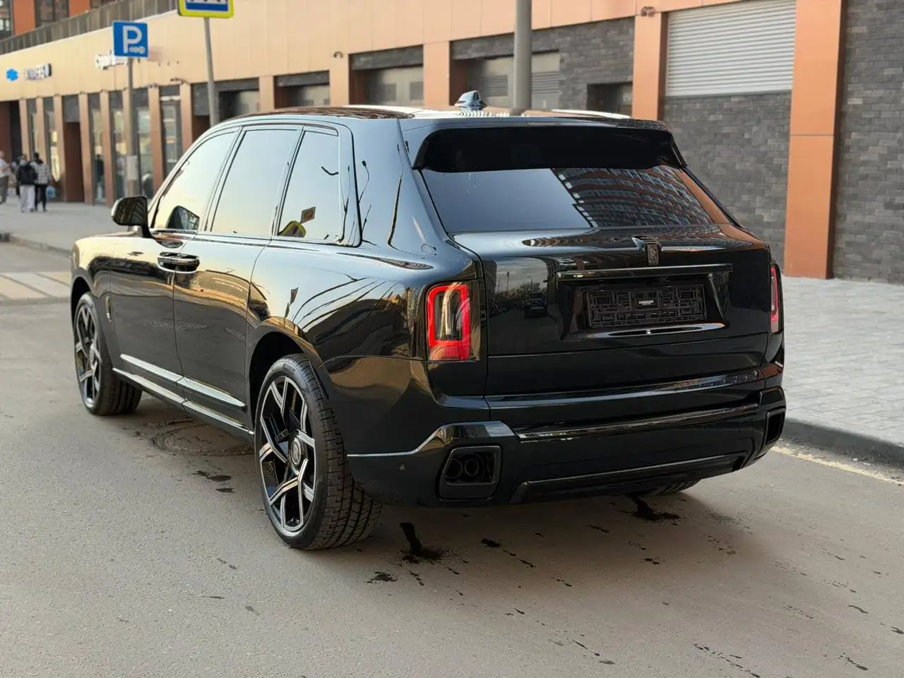 Rolls-Royce Cullinan Black Badge 2025 - Авто в Москва