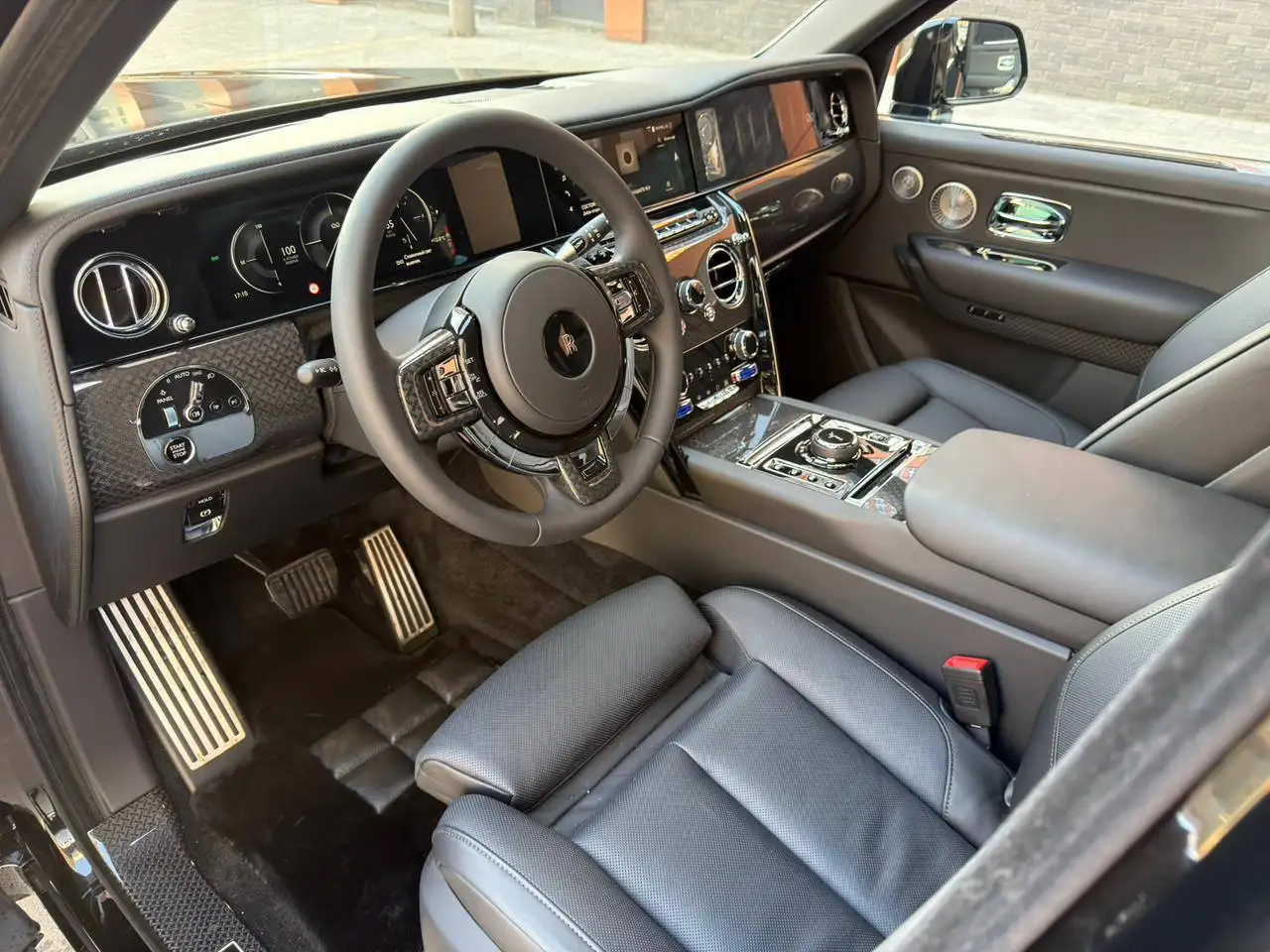 Rolls-Royce Cullinan Black Badge 2025 - Авто в Москва