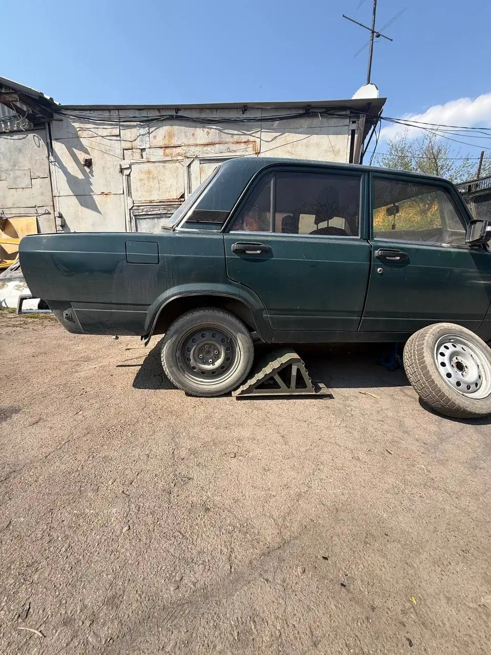 Техника безопасности при замене колес на авторазборке - Барахолка в Енакиево