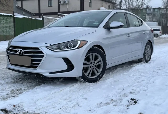 Hyundai Elantra 2017 в отличном состоянии - Моторные масла в Москва