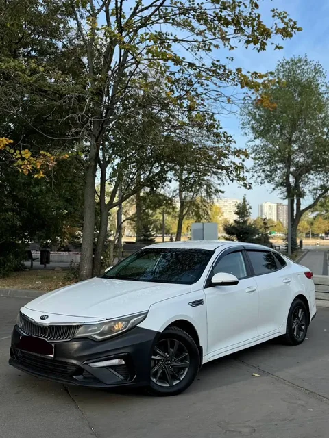 KIA Optima 2019 - BMW X1 в Москва