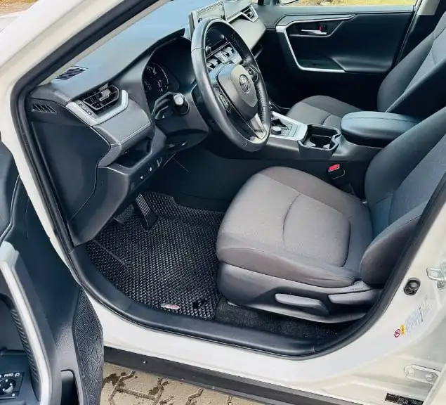 Toyota RAV4 2019 в отличном состоянии - Внедорожники (Авто) в Москва