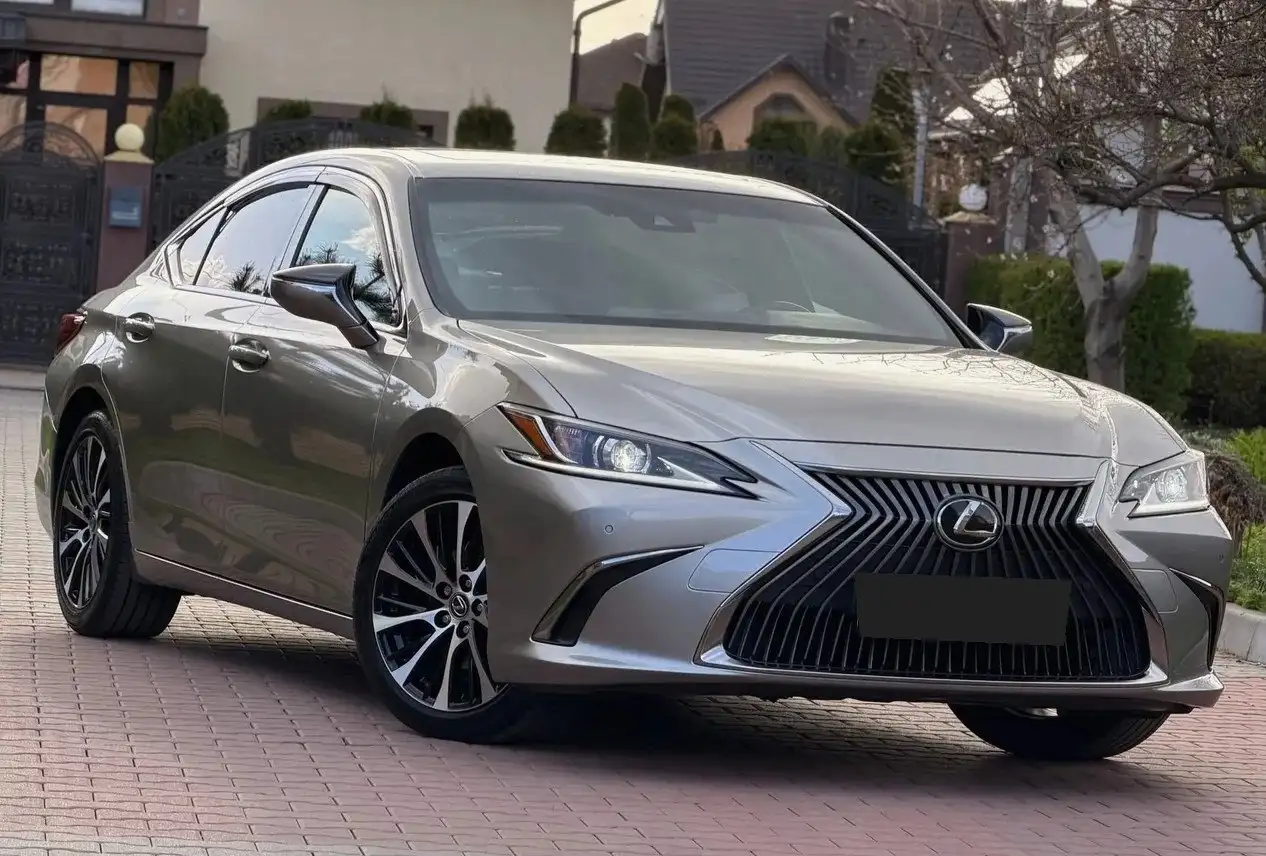 Lexus ES 250 2021 года - Авто в Москва