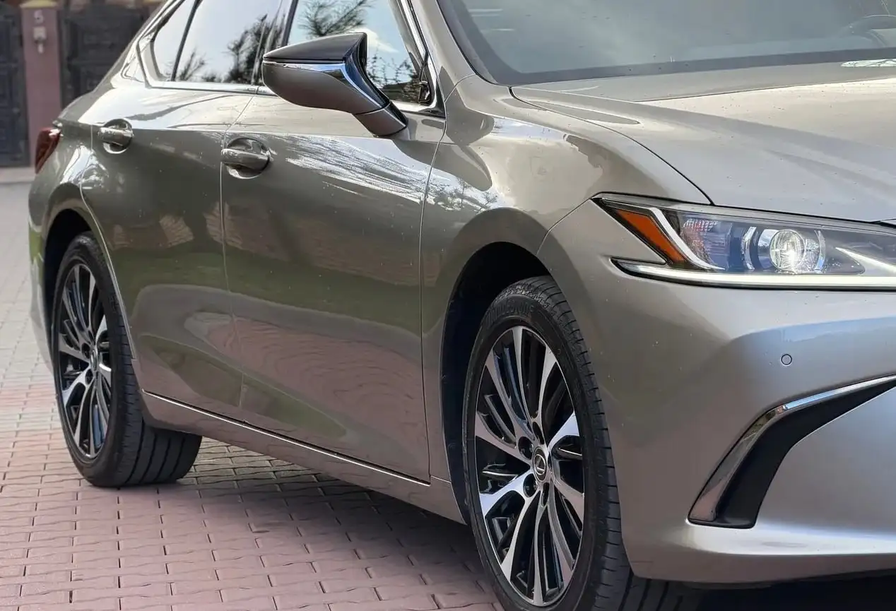 Lexus ES 250 2021 года - Авто в Москва