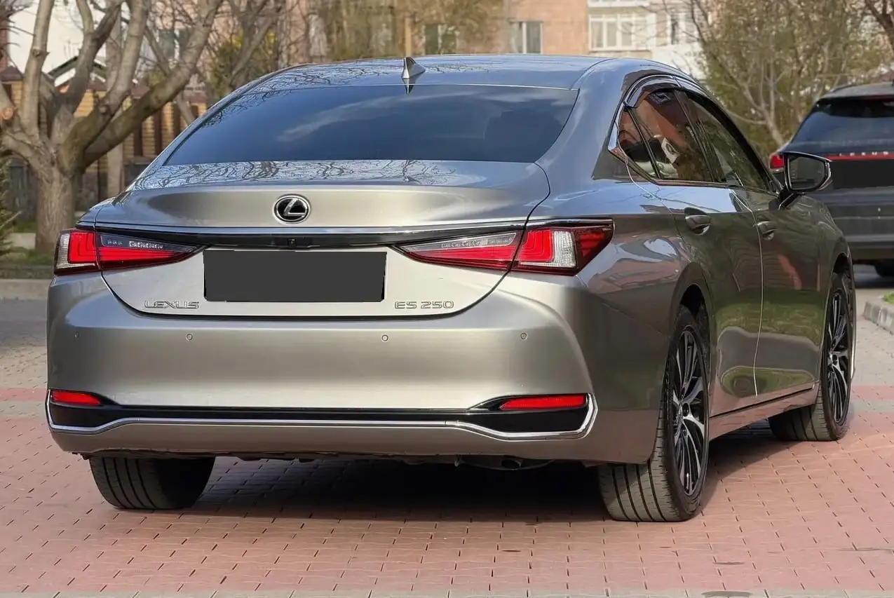 Lexus ES 250 2021 года - Авто в Москва