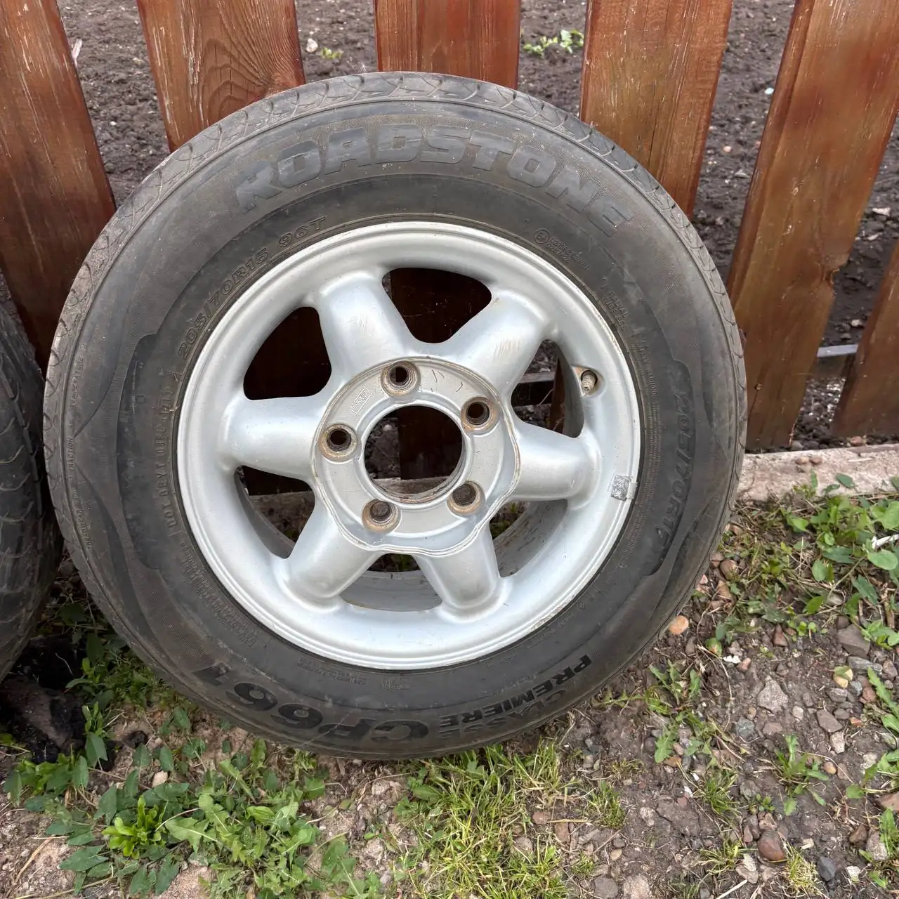 Диски и резина на Шеви Ниву - Запчасти в Москва