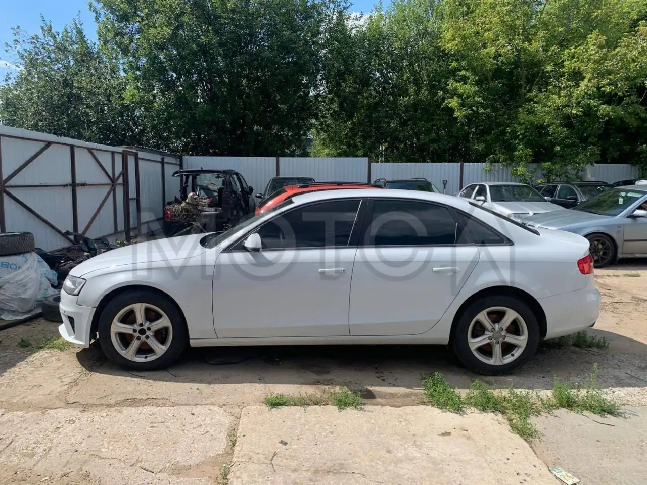 AUDI A4, 2014 с торгов по банкротству - Авто в Неизвестно